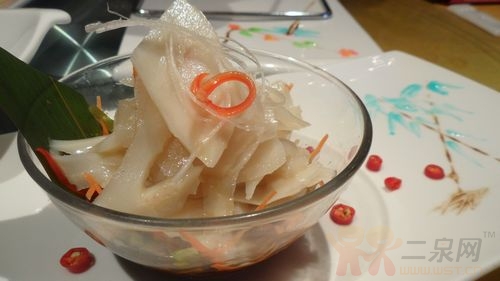 冷炝海螺片,肉片是非常好吃的,但是海螺在哪里呢,呵呵,也是一道不错的